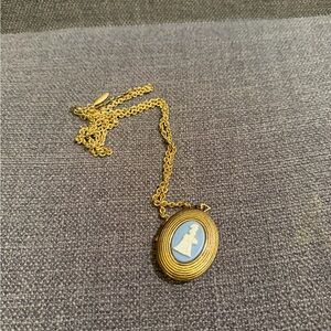 Vintage Gold Tone 1966 Presidents Campain Avon locket Honor Award Necklace